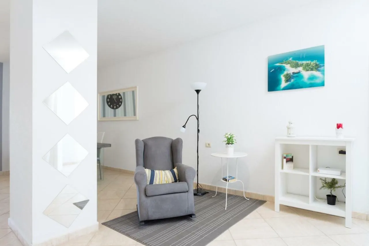 Apartamento Primera línea de mar ! Wuifi y parking gratis! Costa Adeje